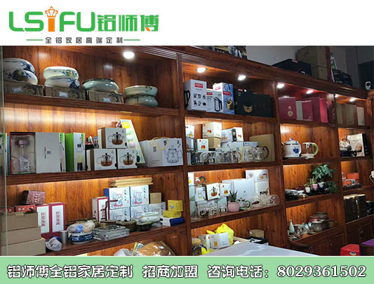 鋁師傅全鋁家具商場(chǎng)商店柜現(xiàn)場(chǎng)實(shí)拍